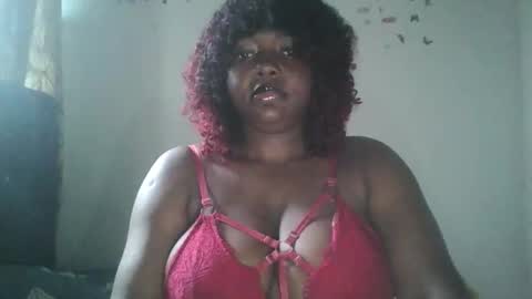 Snapshot of lovecumsluttie chatting on October 7, 2025, 11:29 am mila online show from October 7, 2025, 11:29 am