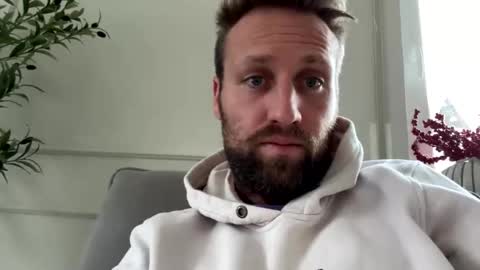 lovefuesse online show from November 25, 2025, 8:36 am