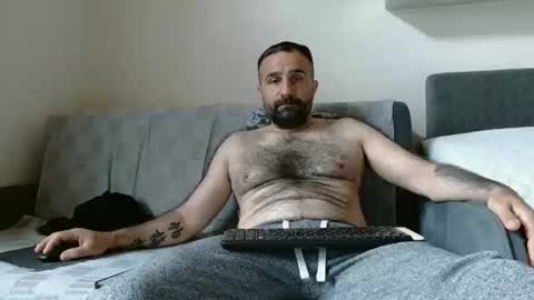 loveivat80 online show from April 22, 2026, 5:21 am