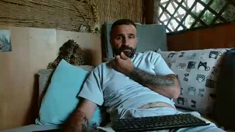loveivat80 online show from June 18, 2026, 11:47 am