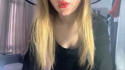 Ella online show from October 31, 2025, 6:47 am