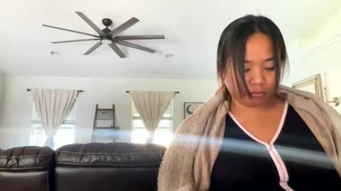 Snapshot of lovellly_ chatting on December 12, 2024, 8:43 pm Love online show from December 12, 2024, 8:43 pm