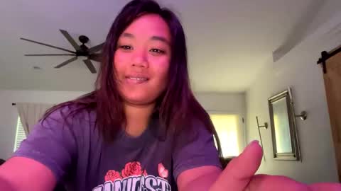 Snapshot of lovellly_ chatting on February 16, 2025, 8:33 pm Love online show from February 16, 2025, 8:33 pm