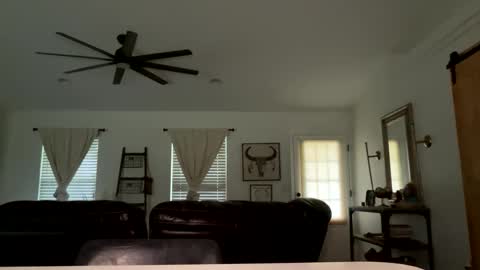 Snapshot of lovellly_ chatting on September 19, 2025, 11:05 pm Love online show from September 19, 2025, 11:05 pm