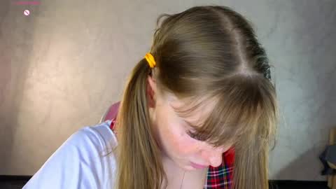 Snapshot of lovelly_molly chatting on April 27, 2026, 5:44 pm Molly online show from April 27, 2026, 5:44 pm
