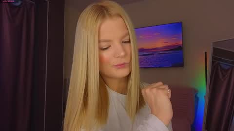 Snapshot of lovely_babyy chatting on April 26, 2026, 2:53 am Jenny online show from April 26, 2026, 2:53 am