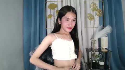 Snapshot of lovely_bellax chatting on May 18, 2026, 4:07 am BELLA online show from May 18, 2026, 4:07 am