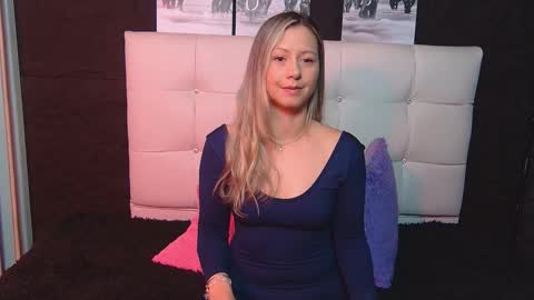 Chloe online show from November 18, 2025, 12:42 pm