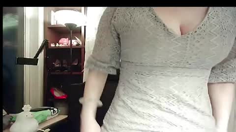 DANA KIM online show from November 24, 2025, 8:03 am