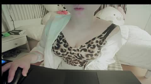 DANA KIM online show from March 25, 2026, 4:57 pm