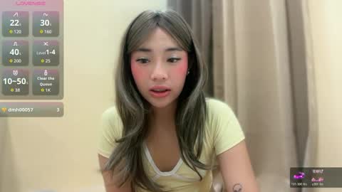 lovely_leah23 online show from April 14, 2026, 12:05 am