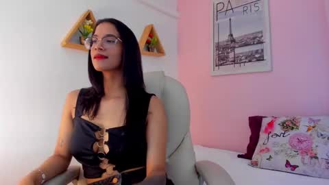 Snapshot of lovely_oliviaa chatting on May 27, 2026, 6:05 pm Olivia online show from May 27, 2026, 6:05 pm