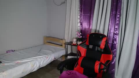 lynskie online show from March 10, 2025, 8:45 pm