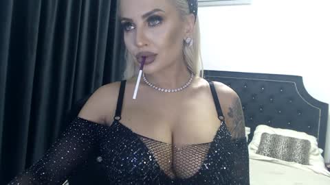 Snapshot of lovelyblondyxxx chatting on December 7, 2024, 11:12 pm PrAllinXXXa online show from December 7, 2024, 11:12 pm