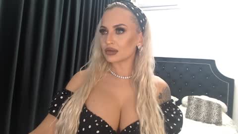 Snapshot of lovelyblondyxxx chatting on December 11, 2024, 11:21 pm PrAllinXXXa online show from December 11, 2024, 11:21 pm