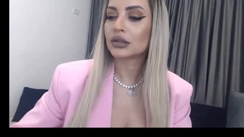 Snapshot of lovelyblondyxxx chatting on February 16, 2025, 11:16 pm PrAllinXXXa online show from February 16, 2025, 11:16 pm