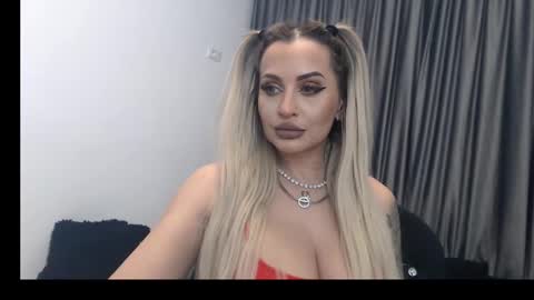 Snapshot of lovelyblondyxxx chatting on February 23, 2025, 10:42 pm PrAllinXXXa online show from February 23, 2025, 10:42 pm