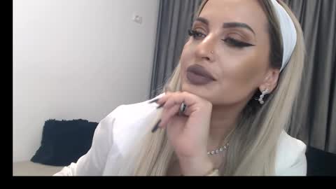 Snapshot of lovelyblondyxxx chatting on February 25, 2025, 2:14 am PrAllinXXXa online show from February 25, 2025, 2:14 am