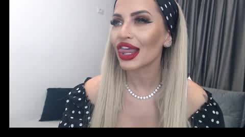 Snapshot of lovelyblondyxxx chatting on March 7, 2025, 9:27 pm PrAllinXXXa online show from March 7, 2025, 9:27 pm