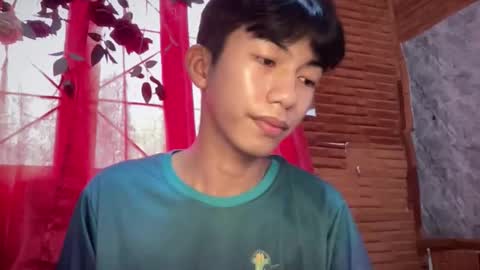 lovelyboy_jm online show from May 15, 2026, 11:01 pm