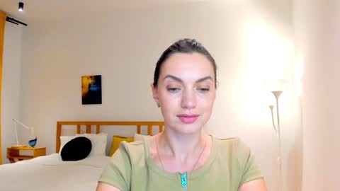 Snapshot of lovelyeemia chatting on December 10, 2024, 1:44 pm Mia online show from December 10, 2024, 1:44 pm