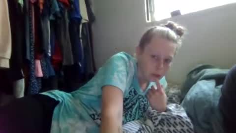 Snapshot of lovelyjanes299 chatting on July 19, 2026, 2:43 pm Livelyjanespapi0699 online show from July 19, 2026, 2:43 pm