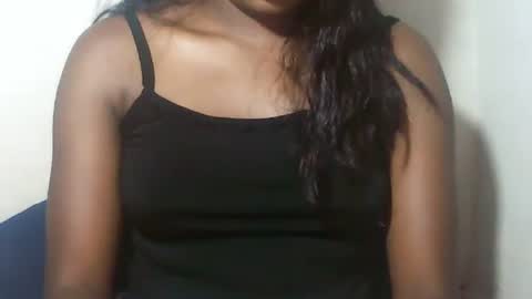 lovelylarra online show from February 10, 2026, 6:45 pm