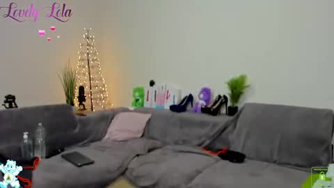 Snapshot of lovelylola_fr chatting on December 16, 2024, 12:04 am Lola online show from December 16, 2024, 12:04 am