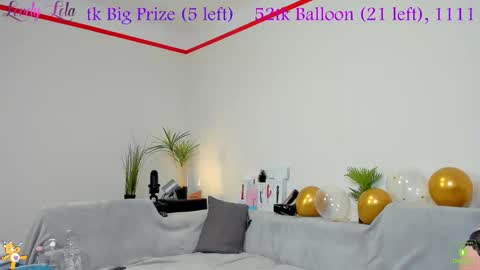 Snapshot of lovelylola_fr chatting on October 10, 2025, 8:08 pm Lola online show from October 10, 2025, 8:08 pm