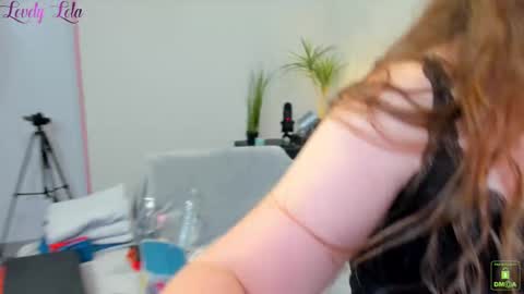 Snapshot of lovelylola_fr chatting on October 12, 2025, 10:31 pm Lola online show from October 12, 2025, 10:31 pm