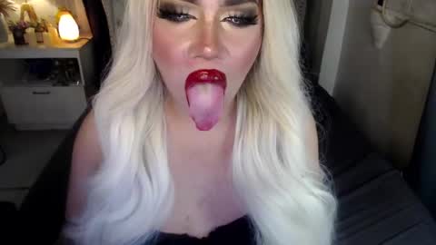 Snapshot of lovelymarie69 chatting on December 4, 2024, 6:17 pm Rebeca online show from December 4, 2024, 6:17 pm