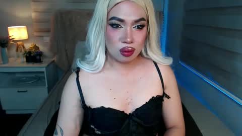 Snapshot of lovelymarie69 chatting on February 26, 2025, 5:17 pm Rebeca online show from February 26, 2025, 5:17 pm