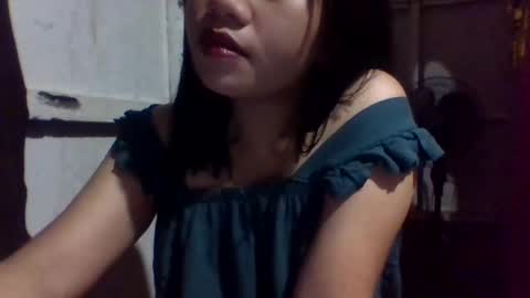 Snapshot of lovelymocha27 chatting on March 5, 2025, 8:21 pm lovelymocha27s online show from March 5, 2025, 8:21 pm