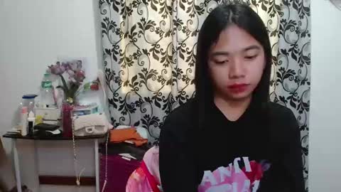 lovelypetitebigcock online show from January 12, 2026, 5:23 am