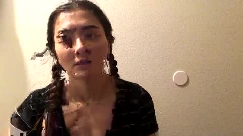 Snapshot of lovelyqueenaria chatting on December 16, 2024, 7:10 pm Queen Aria online show from December 16, 2024, 7:10 pm