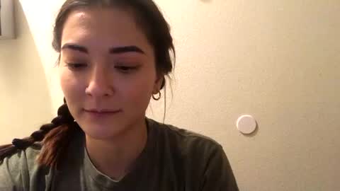 Snapshot of lovelyqueenaria chatting on December 17, 2024, 7:15 pm Queen Aria online show from December 17, 2024, 7:15 pm