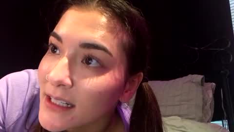 Snapshot of lovelyqueenaria chatting on January 1, 2025, 11:40 pm Queen Aria online show from January 1, 2025, 11:40 pm