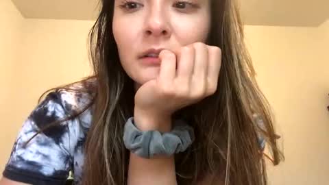 Snapshot of lovelyqueenaria chatting on October 25, 2025, 6:35 pm Queen Aria online show from October 25, 2025, 6:35 pm