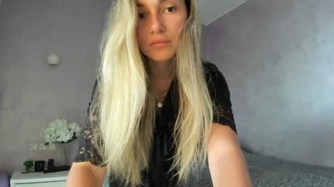 Lovely Rose online show from April 29, 2026, 10:52 am