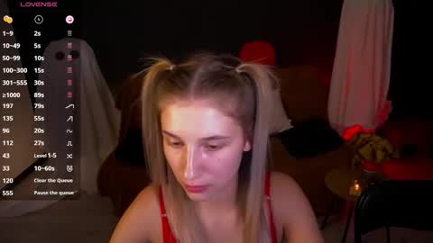 Snapshot of lovelyspacee chatting on October 31, 2025, 7:26 pm Anna online show from October 31, 2025, 7:26 pm