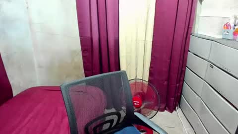 Snapshot of loveme_fiona chatting on June 23, 2026, 6:55 am loveme_fiona online show from June 23, 2026, 6:55 am