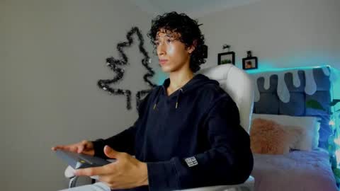 Snapshot of loverboy8_ chatting on December 12, 2024, 2:26 am loverboy8_ online show from December 12, 2024, 2:26 am