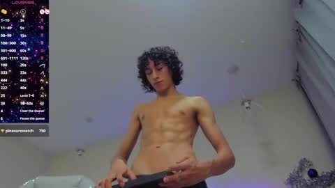 Snapshot of loverboy8_ chatting on January 5, 2025, 4:58 am loverboy8_ online show from January 5, 2025, 4:58 am