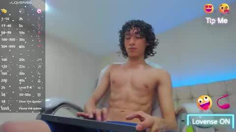 Snapshot of loverboy8_ chatting on January 14, 2025, 5:19 am loverboy8_ online show from January 14, 2025, 5:19 am