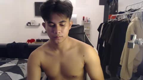 Snapshot of loverboyph04 chatting on September 30, 2025, 2:11 pm loverboyph04 online show from September 30, 2025, 2:11 pm