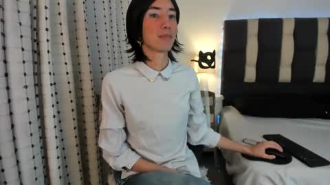 loverisu online show from November 19, 2025, 10:10 pm