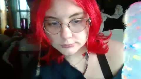 loverliv5 online show from April 22, 2026, 5:25 pm