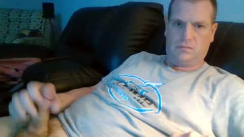 lovetocum37 online show from April 14, 2026, 2:28 am