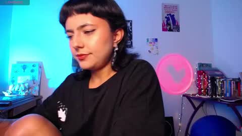 Snapshot of loving_alma chatting on September 25, 2025, 2:04 am loving_alma online show from September 25, 2025, 2:04 am