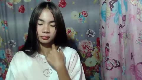 Snapshot of loving_rhean chatting on May 6, 2026, 11:48 am loving_rhean online show from May 6, 2026, 11:48 am